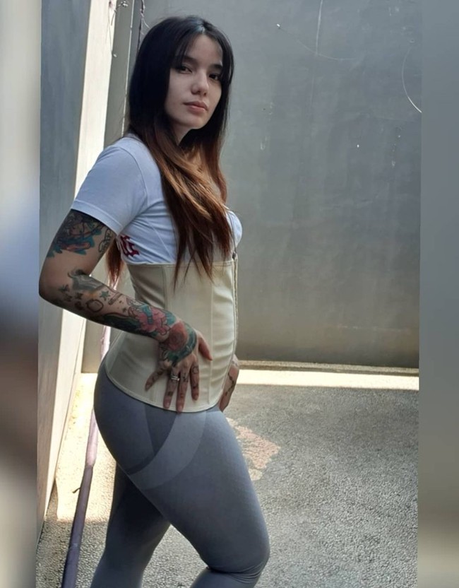 Sheila Marcia menjadi salah satu artis Indonesia yang terkenal memiliki banyak tato. Namun kini Sheila rupanya memilih untuk menghapus tato-tato di tubuhnya. Penampilannya pun kini terlihat berubah. Foto: Instagram/@itssheilamj