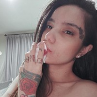 Tambah cantik alami bgt kak setelah tatto nya di hapus...kpn syuting di tv lgi..sukses ka kak, komentar salah seorang netizen. Nikah sama suami yg ini makin seger bgt ka ilaa , cantik abis, tambah netizen lain. Foto: Instagram/@itssheilamj