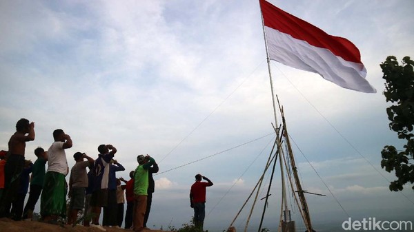 Sumpah Pemuda, Bendera Raksasa Dikibarkan di Pegunungan Patiayam