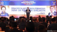 Surya Paloh menyampaikan pidato politiknya.
