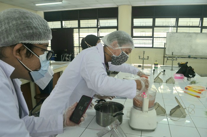 video call saat praktikum di Fapet IPB University.