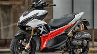 Bagian pertama tentu saja pada warna, Yamaha Aerox 155 Connected modifikasi ini menggunakan livery dengan nuansa racing dengan perpaduan warna hitam, putih, dan merah. Alasannya, kombinasi tersebut turut sebagai bagian dari The Racing Blood of Yamaha, atau semangat Yamaha dalam mengarungi kompetisi kejuaraan World Grand Prix selama 60 tahun terakhir sejak 1961. Foto: Yamaha Jawa Barat