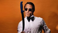 Chef Nusret Gokce atau lebih dikenal sebagai Salt Bae selalu jadi perbincangan. Ia dikenal luas setelah gayanya yang ikonik saat menabur garam ke daging viral pada tahun 2017.