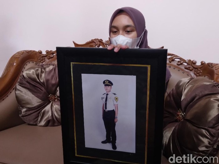 Sembilan Anak Buah Kapal (ABK) MV Voyager terkatung-katung di Perairan Guam, sebelah barat Samudera Pasifik. Wilayah itu masuk Amerika Serikat.