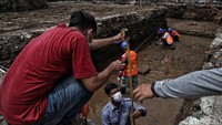 Perlunya tim Arkeologi dalam pembangunan ini karena Kampung Kunir terletak di tanah cagar budaya Kota Tua. Oleh karena itu pembagunan sangat dilakukan dengan hati-hati.