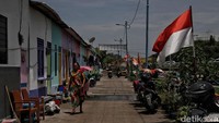 Perlu diketahui bangunan Kampung Susun Kunir ini terdiri atas empat lantai yang tersusun dari 33 unit hunian beserta sarana dan prasarana pendukung, seperti ruang usaha warga, area komunal, serta galeri sejarah dan area display situs arkeologi berupa penanda jejak tembok Kota Tua.