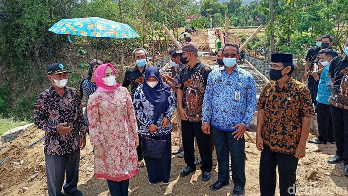 anggota dpr ri komisi v sri wahyuni