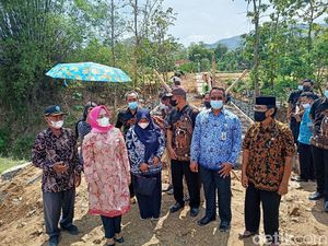 Anggota DPR RI Pastikan Jembatan Sungai Sono Ponorogo Rampung Desember