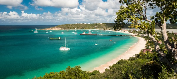 Anguilla tak mau kalah, negara kecil di Laut Karibia ini punya deretan pantai yang cantik (Getty Images/iStockphoto/daniloforcellini)