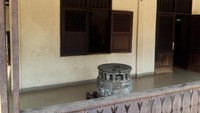 Foto: Batu tersebut kini diletakkan di Balai Budaya Condet, Kramat Jati, Jakarta Timur sebagai objek cagar budaya. (Rakha Arlyanto Darmawan/detikcom)