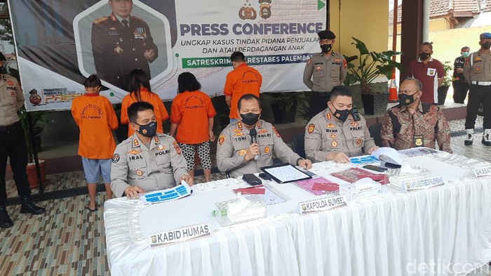 Bayi di Palembang, Sumsel, berinisial ST dijual seharga Rp 7 juta. Satu dari 4 pelaku yang ditangkap merupakan ibu korban. (Prima Syahbana/detikcom)