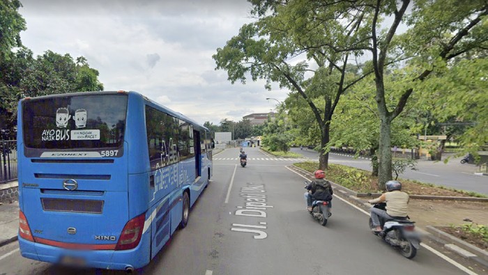 Bus Damri Dipati Ukur