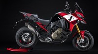 membuat pelek belakangnya lebih terekspos dan membuat bobotnya lebih ringan. Di atas kertas, Ducati mengklaim bobot kering dari Multistrada V4 Pikes Peak ini hanya 214 kg. Foto: dok. Ducati