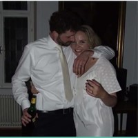 Bertemu dengan Emmy membuat Vic berhenti menjadi pecandu alkohol. Dari seorang gelandangan dia kini merupakan insinyur mesin. Dia memutuskan meneruskan pendidikannya dan kuliah selama lima tahun.  Foto: Dok. This Morning ITV