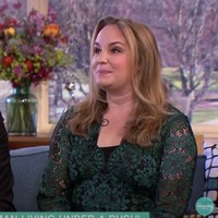 Ketika Emmy harus kembali ke tempat tinggalnya di Vienna, Austria, ia khawatir tak akan pernah melihat Vic lagi. Tapi, tiga minggu kemudian Vic menghubungi Emmy untuk mengatakan bahwa ia telah berhasil ke Austria untuk bertemu dengan Emmy. Foto: Dok. This Morning ITV