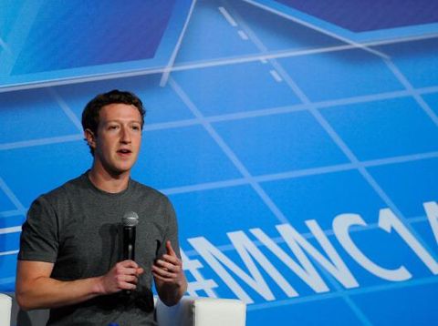 Facebook Ganti Nama Jadi Meta, Begini Alasannya Mark Zuckerberg mengumumkan pergantian nama baru Facebook menjadi Meta di event Connect 2021. Meta nantinya akan menjadi induk perusahaan yang menaungi Facebook, Instagram, WhatsApp, Oculus, dan lainnya.