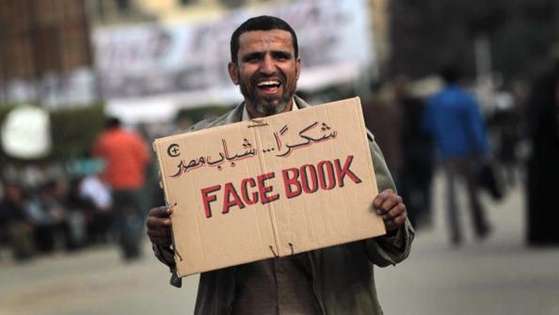 Mark Zuckerberg mengumumkan pergantian nama baru Facebook menjadi Meta di event Connect 2021. Meta nantinya akan menjadi induk perusahaan yang menaungi Facebook, Instagram, WhatsApp, Oculus, dan lainnya.