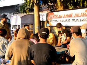 Perjuangan Egi, Sempat Akan Putus Sekolah-Berhasil Dirikan Sekolah Anjal