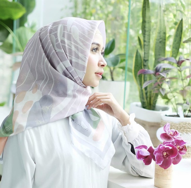 Ketika disebut mirip dengan Laudya Cynthia Bella, ia mengungkapkan rasa syukurnya. Aku senang dibilang mirip Laudya Cynthia Bella, alhamdulillah, sautnya. Foto: Dok. Instagram @hanysabrina.