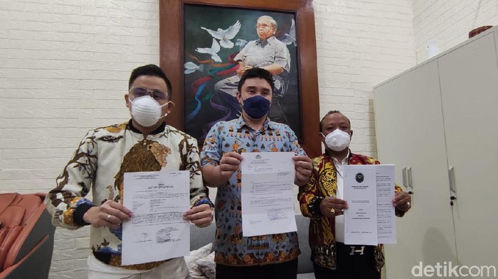Ibunya dibui, warga Kota Semarang bernama Tan Jefri Wan Yuarta melaporkan bibinya, inisial KWL ke polisi.