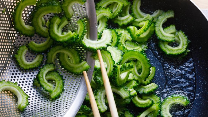 Meski Rasanya Pahit, Pare Punya 5 Manfaat Kesehatan yang Efeknya Nggak Kaleng-kaleng