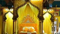 Warna kuning merupakan tanda kerajaan Melayu