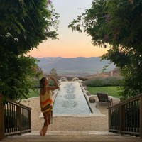 Penampilan baru wanita 32 tahun itu membuatnya tampak fresh. Foto: Instagram @julstelle