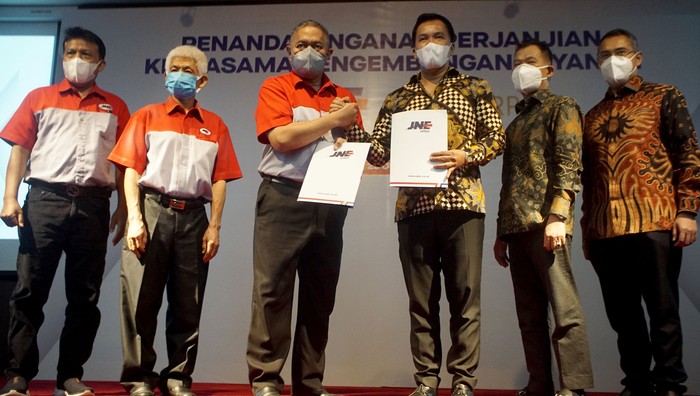 Menginjak usia yang ke-31 tahun, tepatnya pada tanggal 26 November 2021, JNE terus berkomitmen untuk melakukan inovasi dan pengembangan usaha agar dapat selalu memberikan pelayanan maksimal kepada pelanggan.