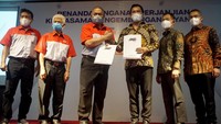 H. M. Fitno selaku Presiden Direktur FCORP, menyatakan, kolaborasi antara JNE dan FCORP adalah kolaborasi yang sangat bagus. Karena menurutnya, JNE sudah memiliki pengalaman lebih dari 31 tahun sebagai perusahaan distrisibusi terdepan dan mempunyai jaringan yang luas di seluruh Indonesia.