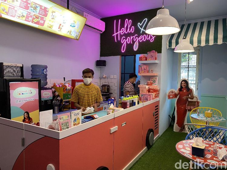 Keren dan Lucu!  Kafe Picknick Yuk Nona Manis Punya Prilly Latuconsina 