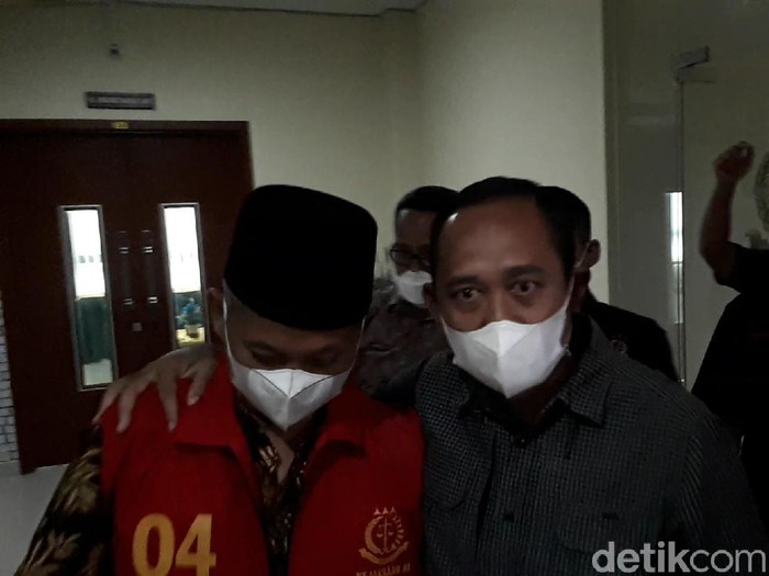 Kejari Bojonegoro menetapkan satu tersangka dalam kasus korupsi bantuan dana operasional. Pelaku melakukan pemungutan kepada penerima bantuan dana operasional Taman Pendidikan Quran (TPQ).