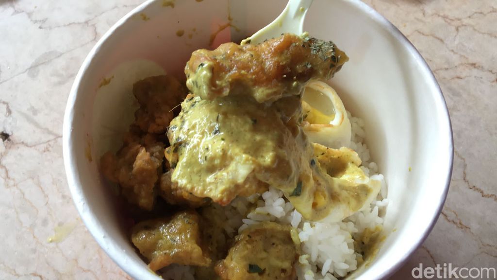 Laksatiam : Gurihnya Laksa dan Chicken Curry Rice ala Singapura di Petak Enam