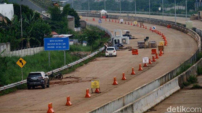Masih Dikebut, Begini Progres Terkini Tol Cinere-Serpong Seksi II Proyek tol Cinere-Serpong seksi II masih belum rampung 100 persen. Ruas Pamulang ke Cinere masih dikebut pengerjaannya.