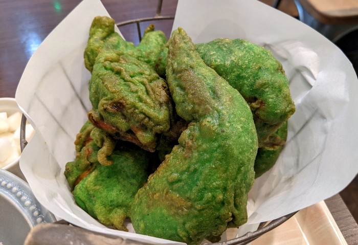 Mau Coba? Ini Fried Chicken Hijau Nyeleneh Edisi Halloween