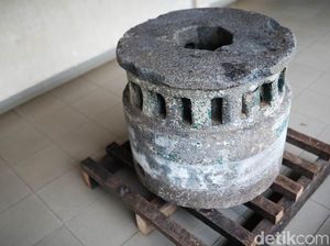 Melihat Lebih Dekat Batu Bersejarah Abad ke-17