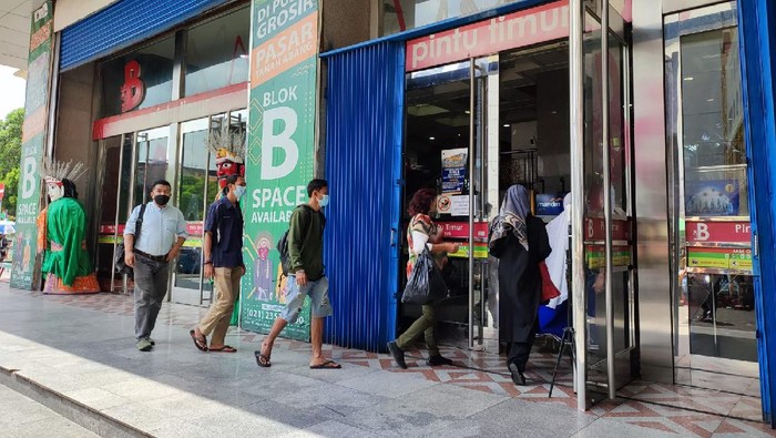 Mobilitas Warga Naik di Pusat Belanja, Begini Kondisi Pasar Tanah Abang