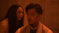Ini penampakan Morgan Oey berperan antagonis sebagai Surya yang menyelamatkan perkebunan Tuan Pieter (ayah Atikah) dan juga ingin memiliki Atikah.  Foto: Indonesia Kaya/ Eriekn Juragan