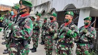 Proses pemakaman dihadiri keluarga, kerabat, dan masyarakat Beurawe. Suasana haru menyelimuti pemakaman ini. (Foto: Agus Setyadi-detikcom)