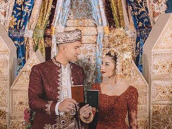 Ilustrasi susunan acara pernikahan. Foto: Instagram.com/nikitawillyofficial94 Ilustrasi susunan acara pernikahan. Foto: Instagram.com/nikitawillyofficial94