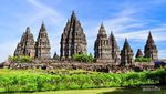 Candi Prambanan dan Pertunjukan Sendratari di Panggung Terbuka