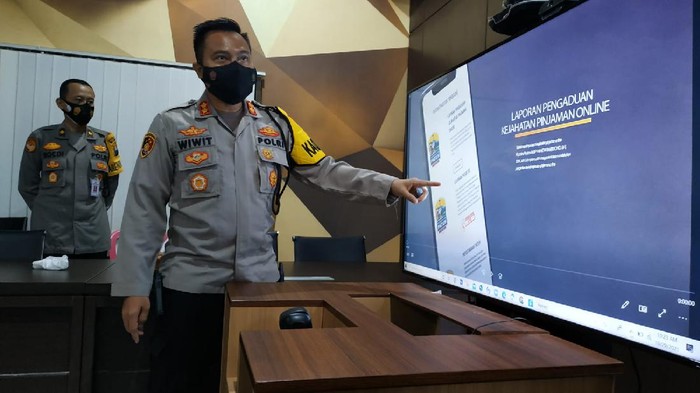 Polres Pacitan membuat terobosan dengan penyediaan aplikasi khusus pengaduan korban pinjol.