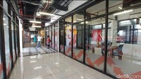 Rupanya Campuspedia sudah sepekan ini tidak berkegiatan atau tidak ngantor di Koridor Coworking Space. Suasana tempat yang biasa digunakan untuk kegiatan karyawan pun sepi dan tidak ada kegiatan. Tak ada pegawai maupun pegawai magang.