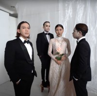 Foto Ruben Onsu dan keluarganya ini benar-benar sudah terlihat seperti keluarga drakula yang menyeramkan. Bagaimana menurutmu penampilan Ruben dan keluarganya? Foto: YouTube/The Onsu Family