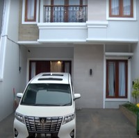 Melalui channel YouTube Bintang Mas Entertainment, Lucinta Luna sempat terlihat memamerkan rumah yang baru dibelinya. Dijelaskan Lucinta bahwa rumahnya itu terdiri dari 3 lantai. Foto: YouTube/Bintang Mas Entertainment