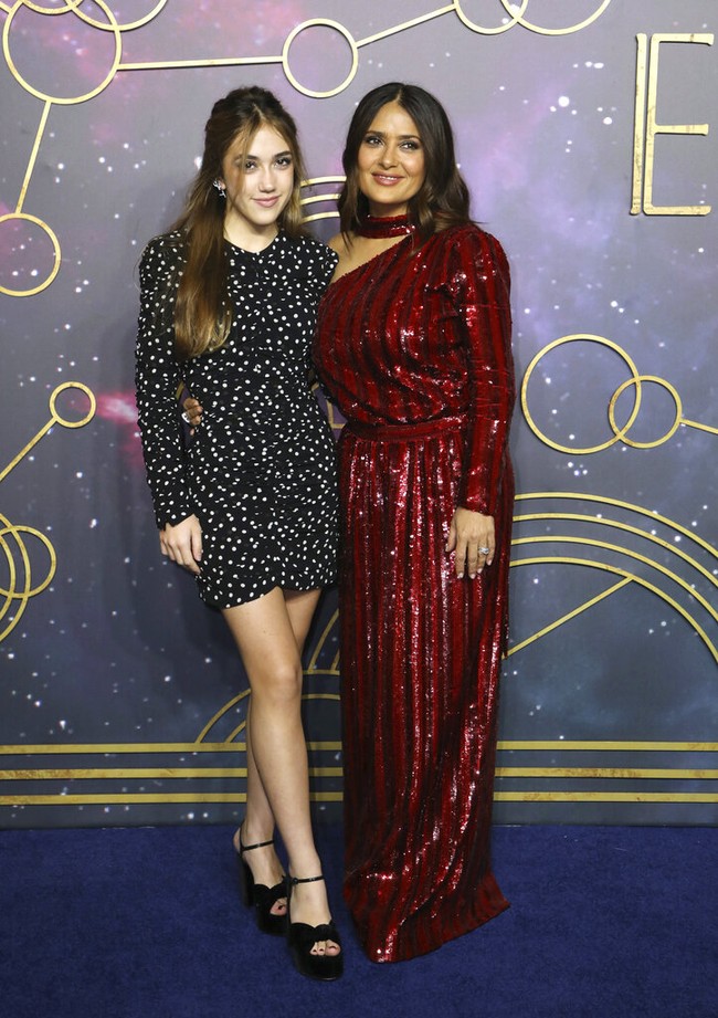 Valentina tumbuh sebagai putri pewaris sebuah kerajaan fashion. Ia merupakan anak satu-satunya dari Salma Hayek dan suaminya, François-Henri Pinault yang menjabat sebagai CEO Kering. Grup fashion tersebut menaungi sejumlah merek high-end seperti Gucci, Saint Laurent dan Alexander McQueen. (Foto: Invision/Vianney Le Caer/AP)