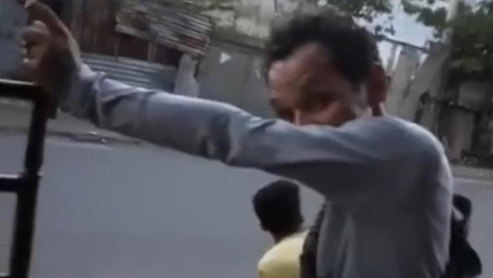 Screenshot viral anggota ormas diduga pungli di Medan (dok. Istimewa)