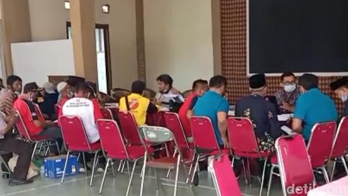 Sejumlah kades di Brebes kembali diperiksa soal pengadaan alat SID tahun 2019. Pemeriksaan ini digelar di aula Kecamatan Bulukumba, Jumat (29/10/2021).