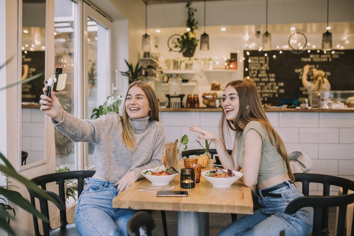 Selebgram minta makanan gratis Viral! Selebgram Minta Makan Gratis di Kafe Bayar Pakai Exposure