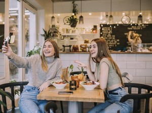 Viral! Selebgram Minta Makan Gratis di Kafe Bayar Pakai Exposure