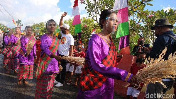 Sudah sejak lama, Festival Pesona Meti Kei diperjuangkan untuk masuk dalam daftar event nasional Kementerian Pariwisata Indonesia, selain untuk memperkenalkan budaya dan adat istiadat kepulauan kei, event ini juga sebagai daya tarik pariwisata yang dijual kepada wisatawan lokal dan mancanegara. Â Sudah sejak lama, Festival Pesona Meti Kei diperjuangkan untuk masuk dalam daftar event nasional Kementerian Pariwisata Indonesia, selain untuk memperkenalkan budaya dan adat istiadat kepulauan kei, event ini juga sebagai daya tarik pariwisata yang dijual kepada wisatawan lokal dan mancanegara. Â
